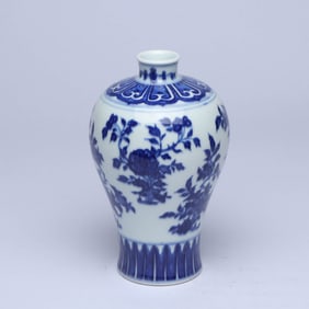 A BLUE AND WHITE 'THREE FRUITS' MEIPING