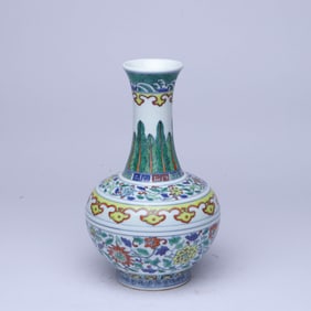 A DOUCAI 'INTERLOCKING FLOWERS' VASE