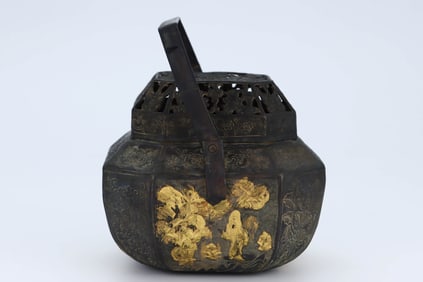 A GILT-SILVER 'FLOWERS' HANDWARMER