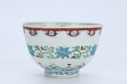 A WUCAI 'INTERLOCKING FLOWERS' BOWL