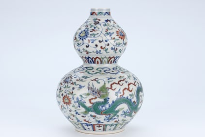 A  WUCAI 'DRAGON' GOURD-SHAPED VASE