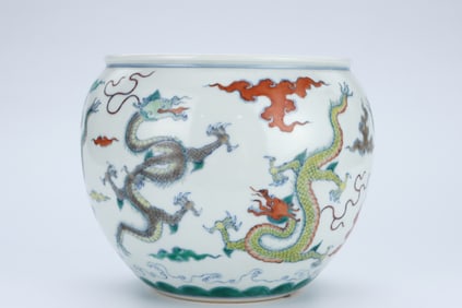 A WUCAI 'DRAGON' SCROLL JAR