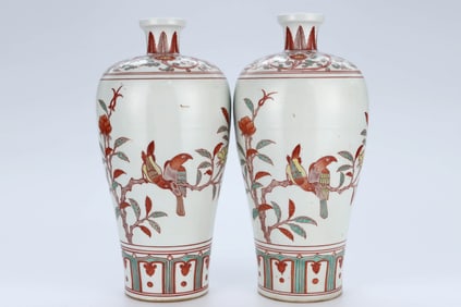 A PAIR OF SANCAI 'FLOWERS AND BIRDS' MEIPING