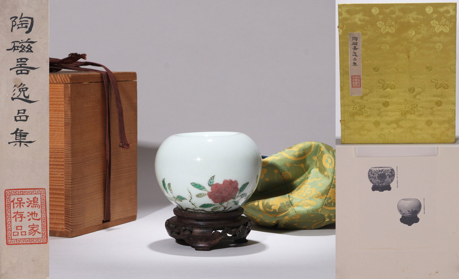 A WUCAI AND COPPER-RED 'CHINESE ROSE' 'APPLE' ZUN: A WUCAI AND COPPER-RED 'CHINESE ROSE' 'APPLE' ZUN Height: 7 cm (2.76 in.). All measurements are approximate.