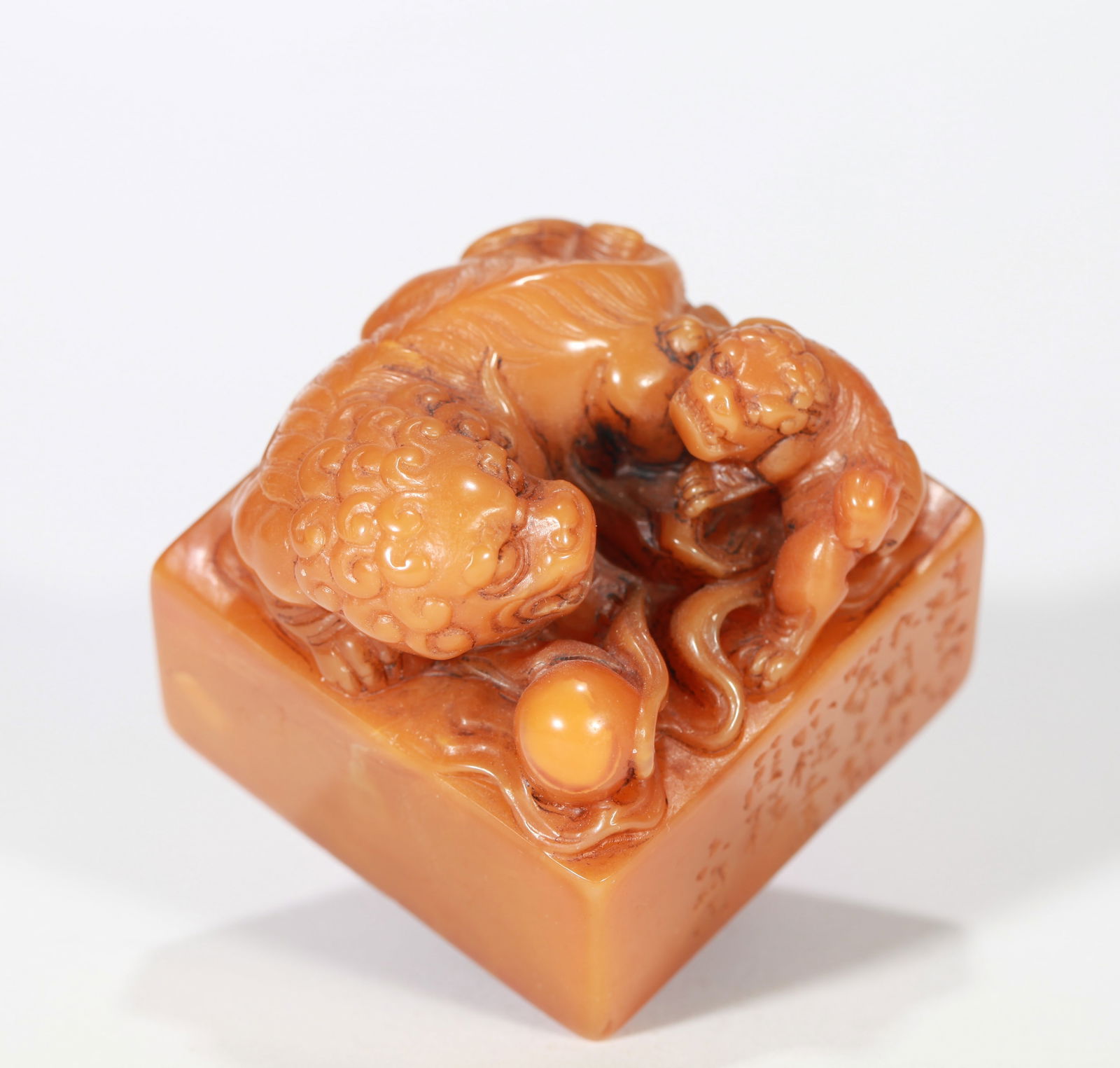 A TIANHUANG LION-FORM SEAL (1 of 9)