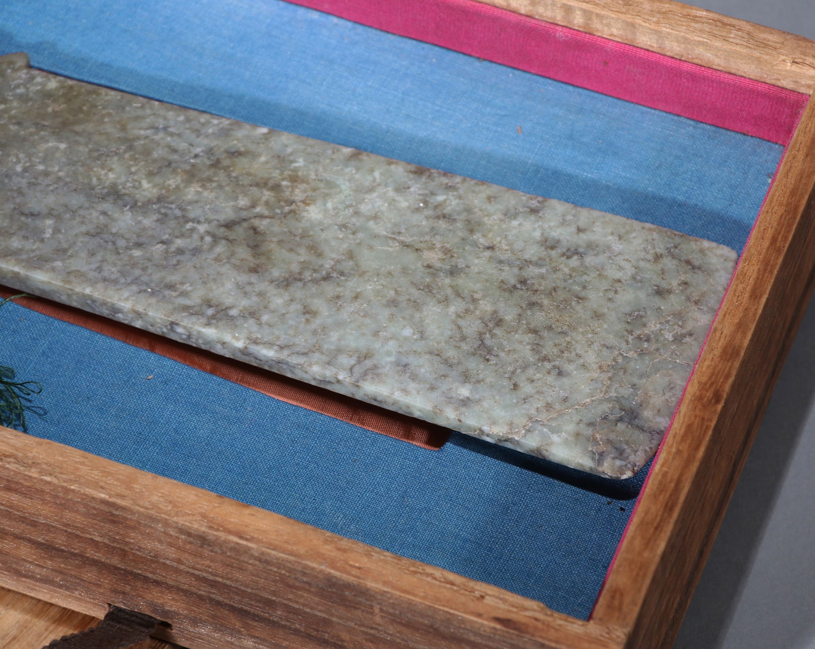 AN ARCHAIC JADE AXE - 8