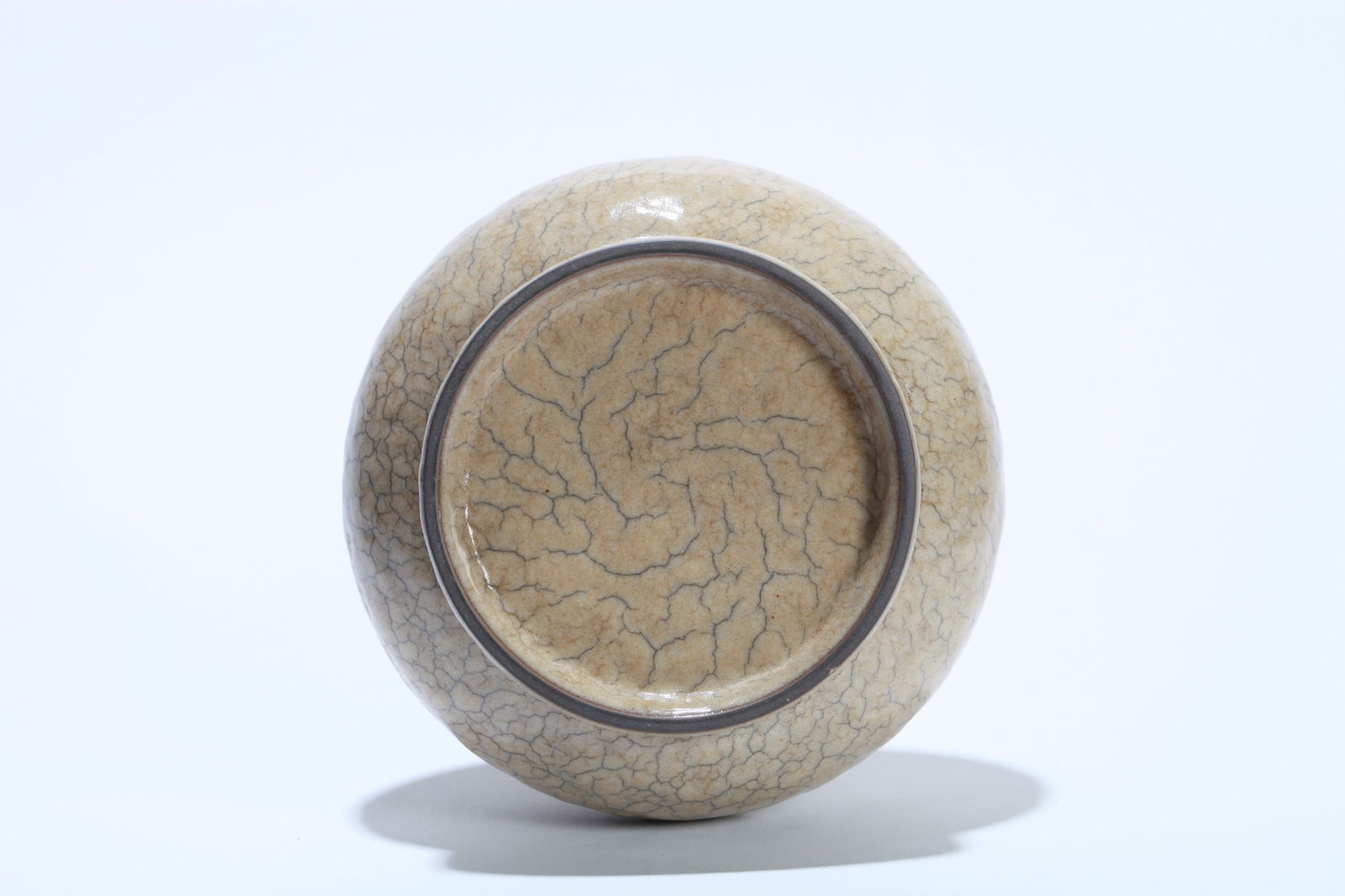 A GE WARE 'STRING PATTERN' DISH-MOUTH VASE - 10