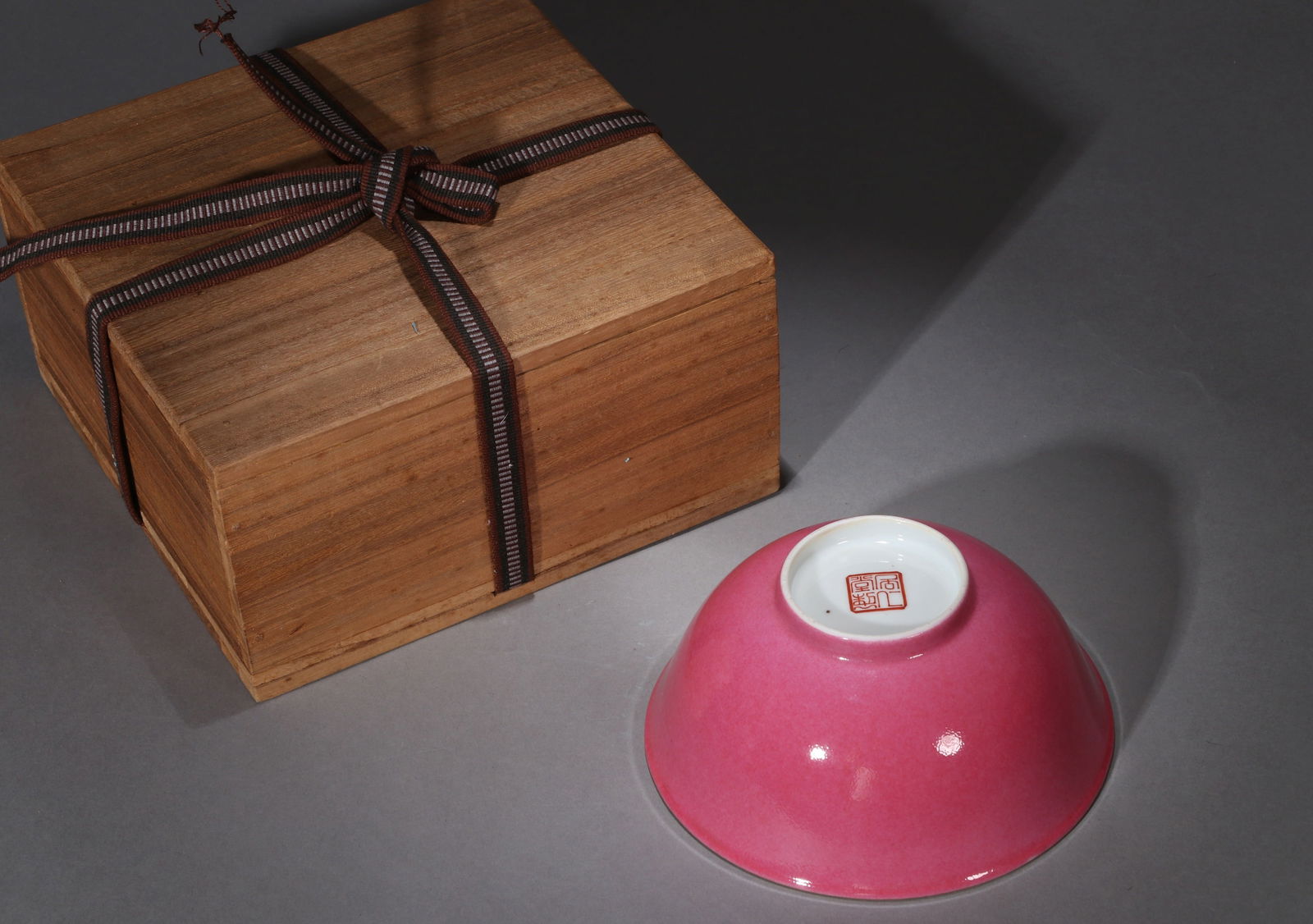 A RUBY RED-GLAZED BOWL (1 of 6)