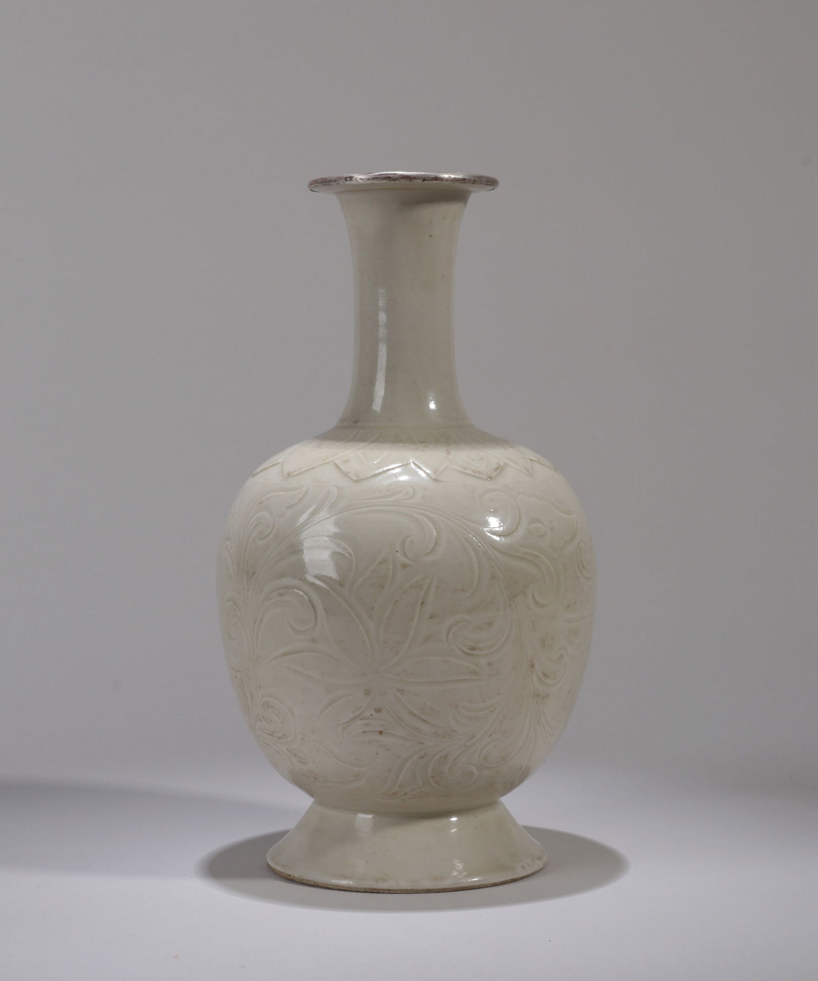 A DING 'FLOWERS' VASE (1 of 7)