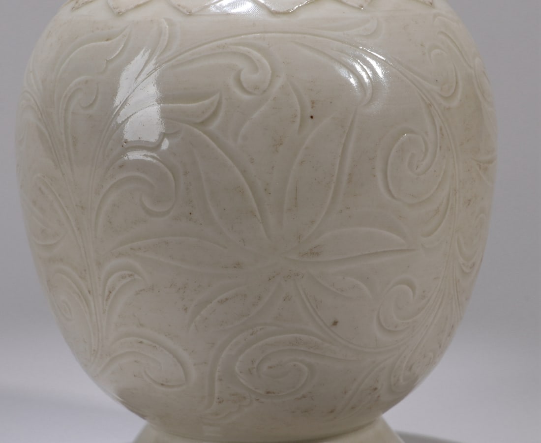 A DING 'FLOWERS' VASE - 7