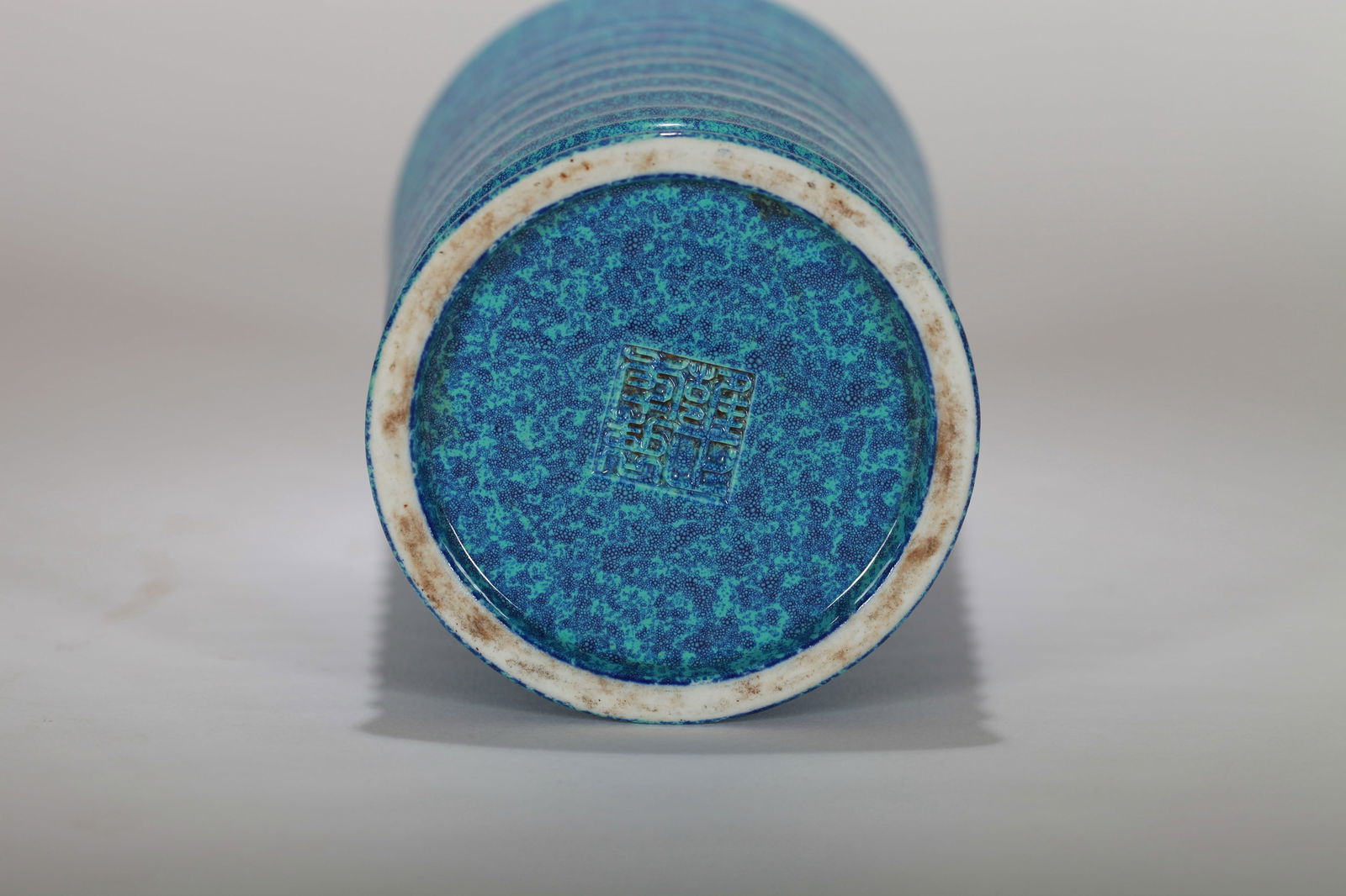 A ROBIN'S EGG GLAZED 'STRING PATTERN' VASE - 7