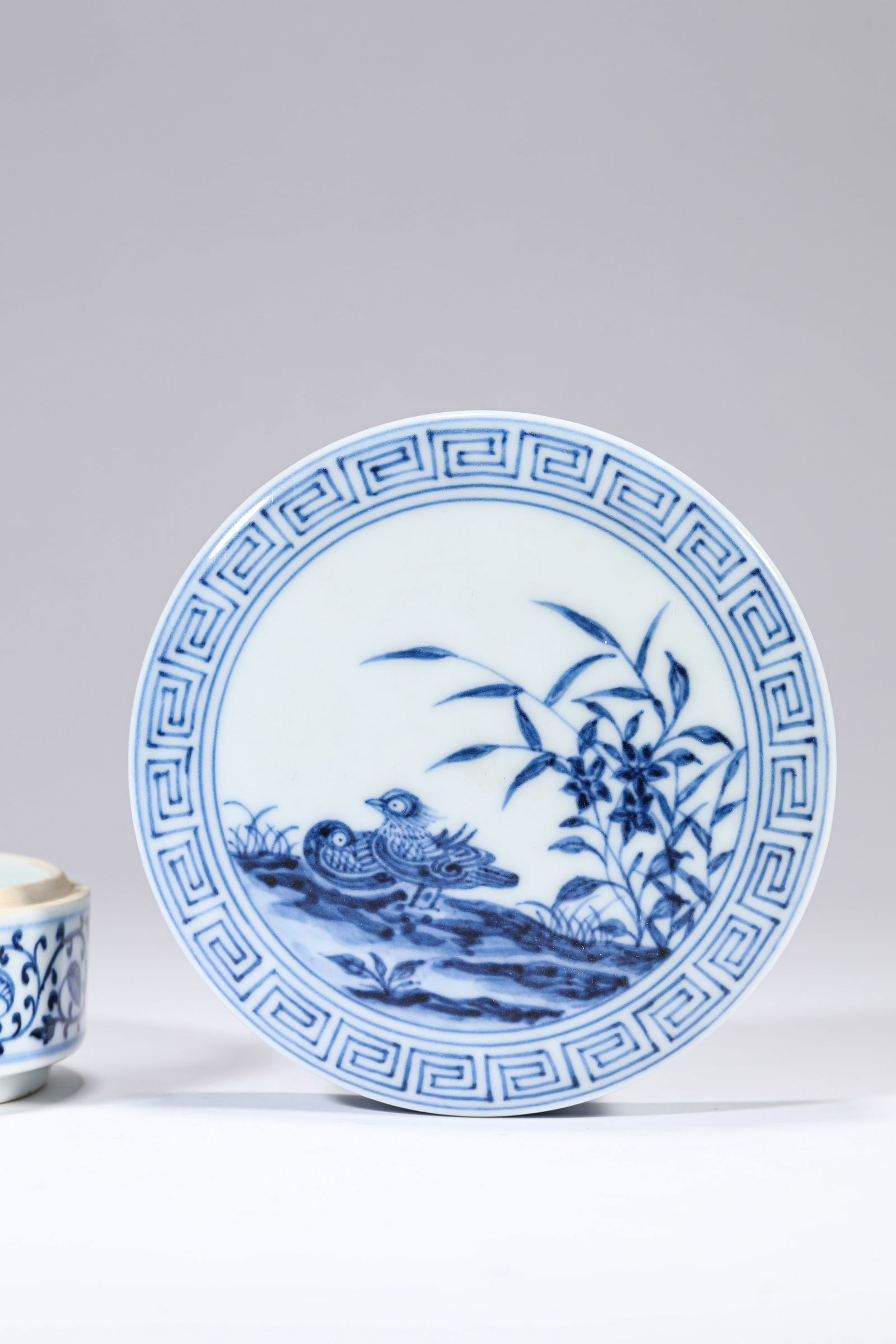 A BLUE AND WHITE 'FLOWERS AND BIRDS' COVERED BOX: A BLUE AND WHITE 'FLOWERS AND BIRDS' COVERED BOX Dimensions: Width: 10.3 cm (4.06 in) x Height: 5.5 cm (2.17 in). All measurements are approximate.