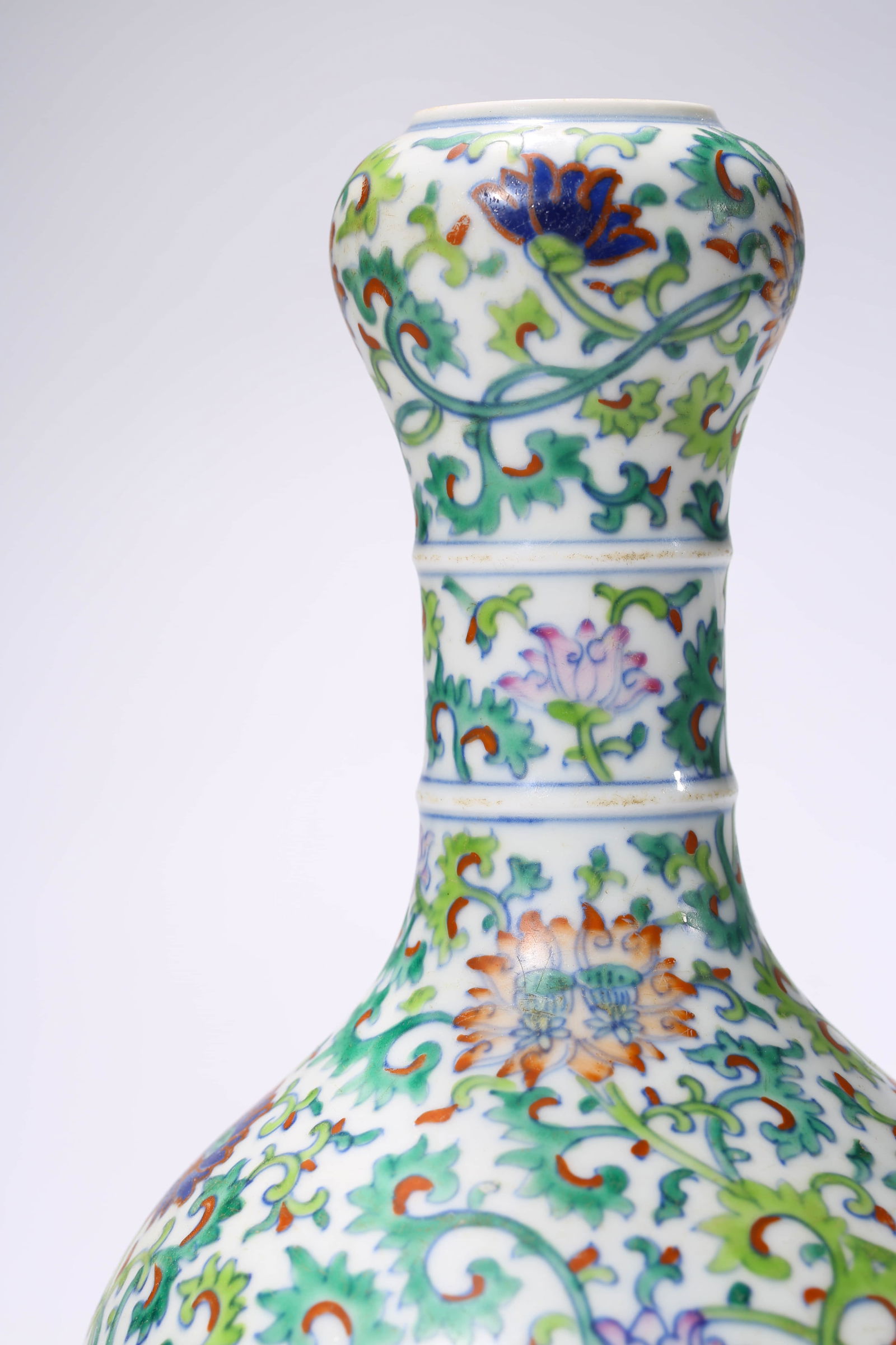 A DOUCAI 'INTERLOCKING LOTUS' VASE - 2