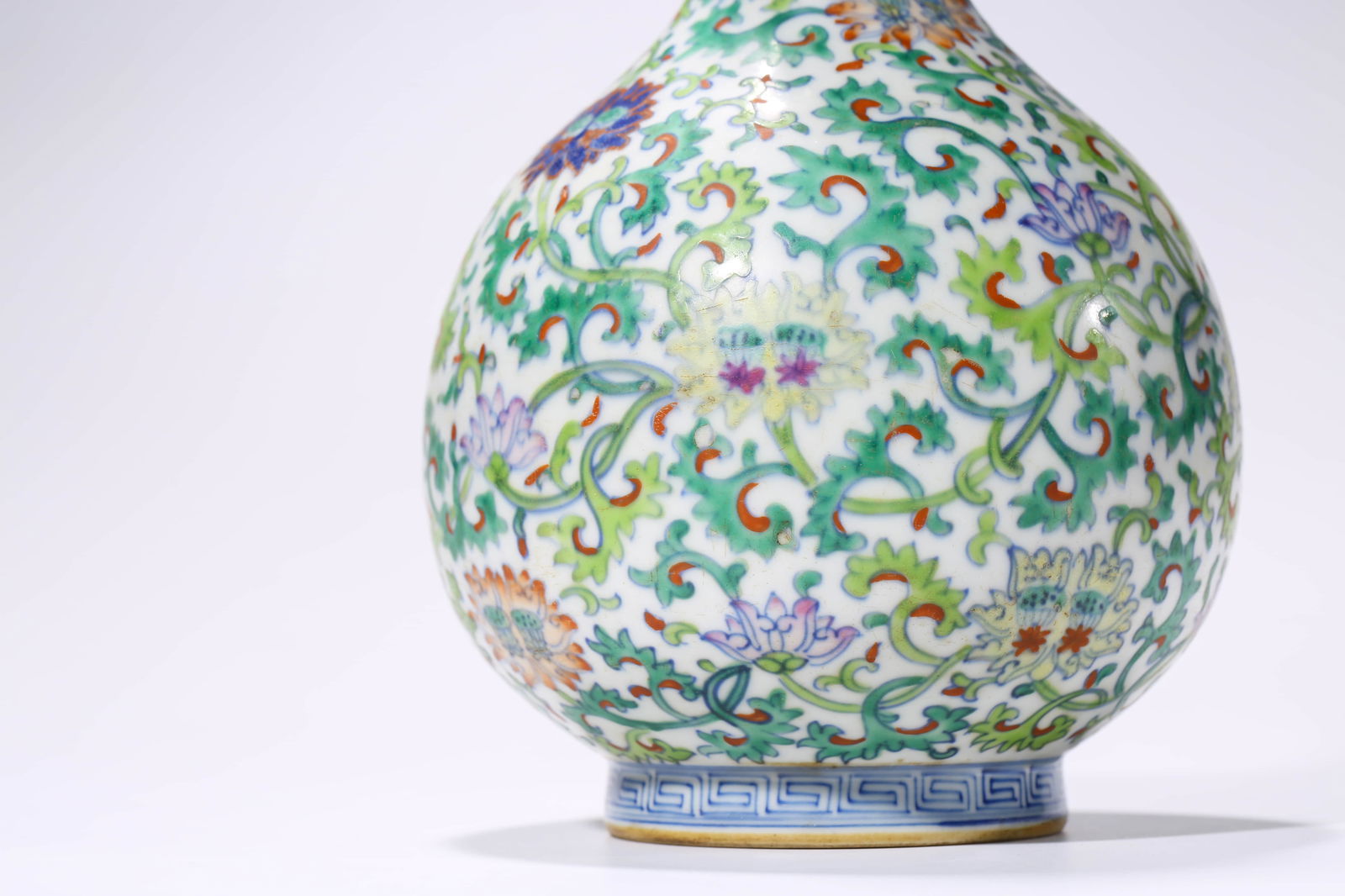 A DOUCAI 'INTERLOCKING LOTUS' VASE - 3