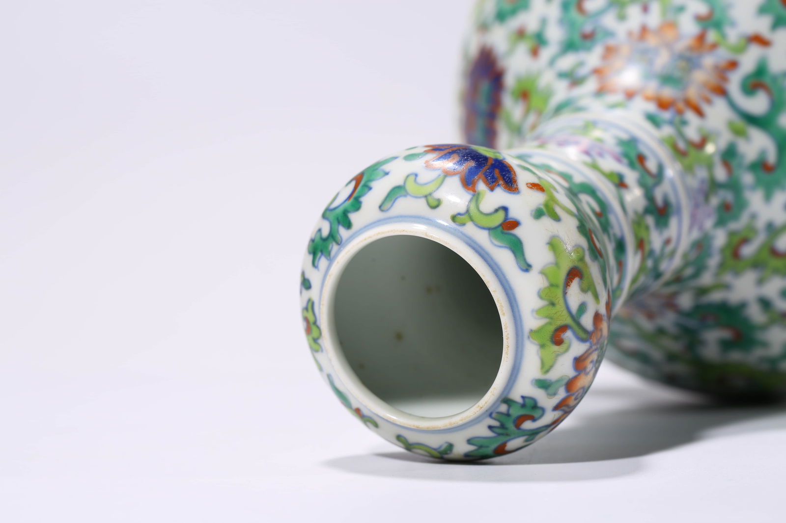 A DOUCAI 'INTERLOCKING LOTUS' VASE - 5