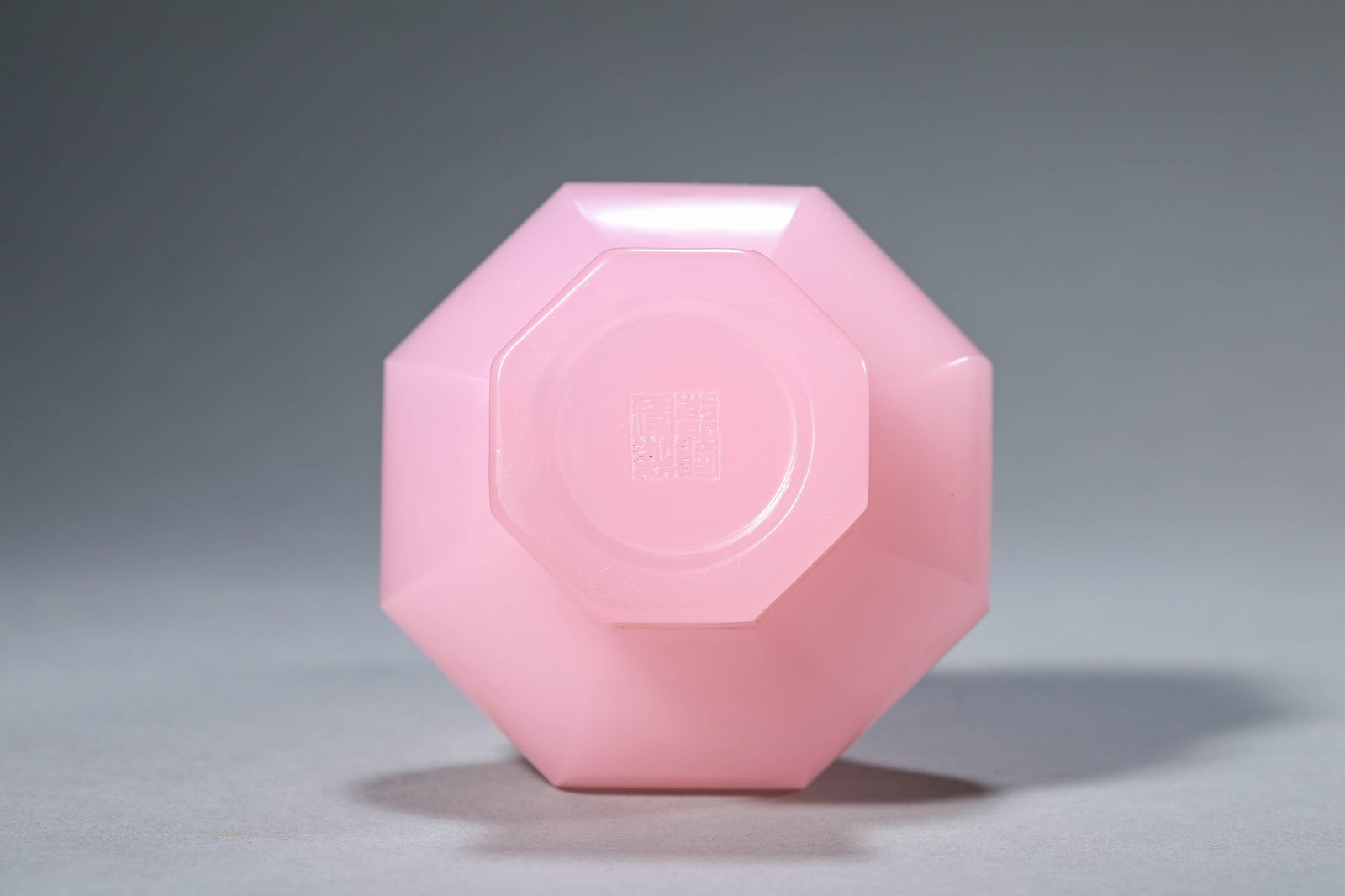 A GLASS 'HEXAGONAL' VASE - 6