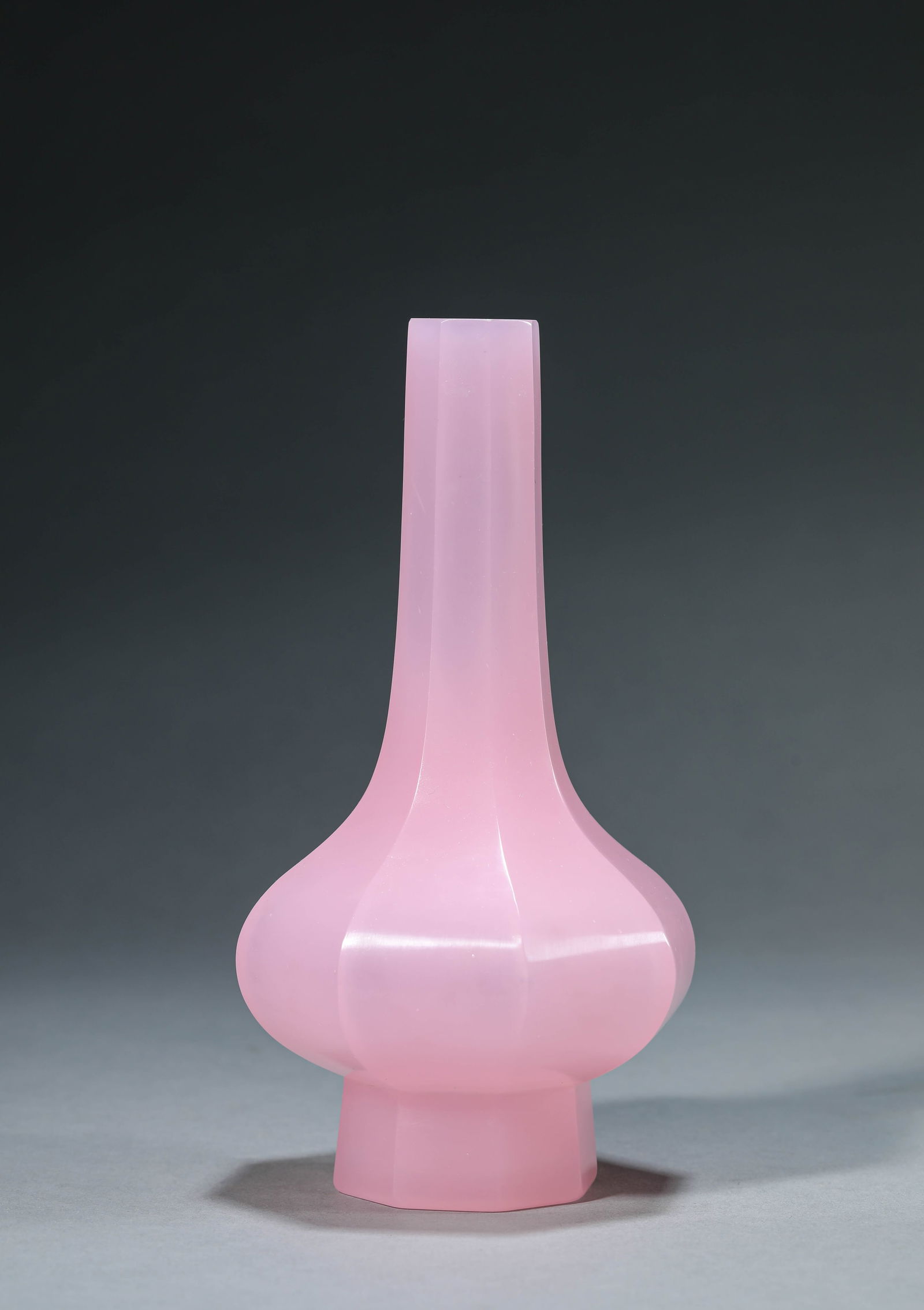 A GLASS 'HEXAGONAL' VASE - 7