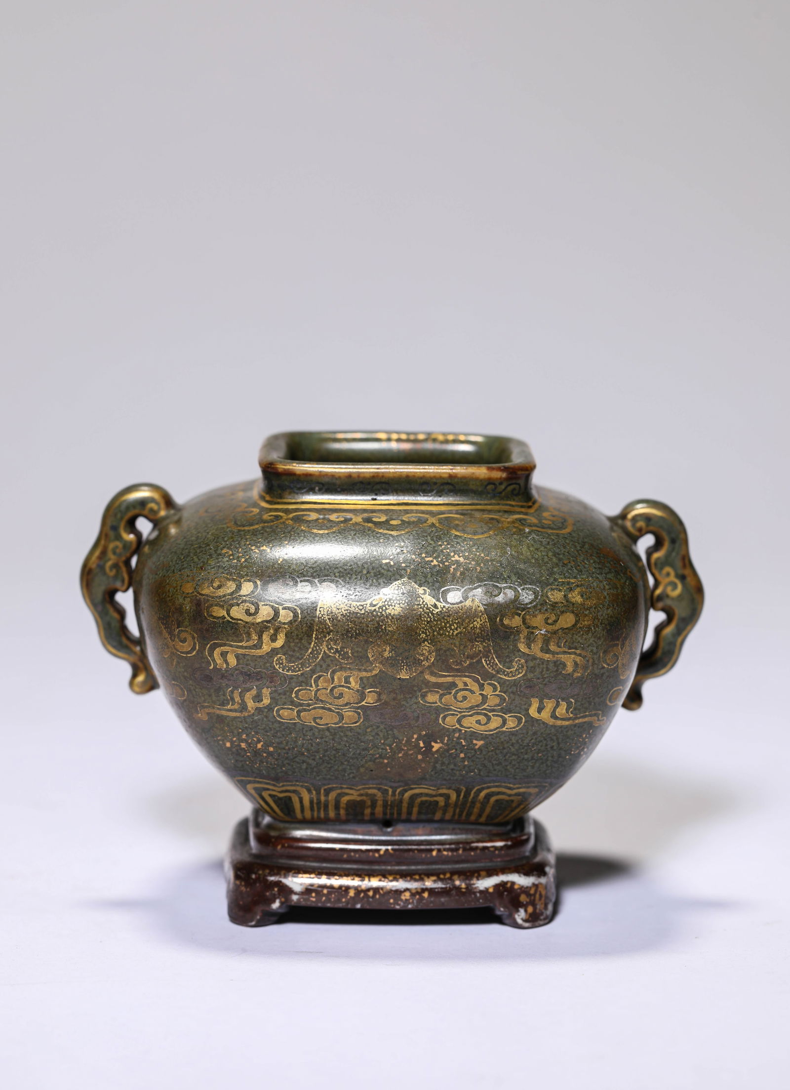 A TEA-DUST-GLAZED GILT-DECORATED CENSER: A TEA-DUST-GLAZED GILT-DECORATED CENSER Dimensions: Length: 10.3 cm (4.06 in) x Width: 8.8 cm (3.46 in) x Height: 7.8 cm (3.07 in). All measurements are approximate.