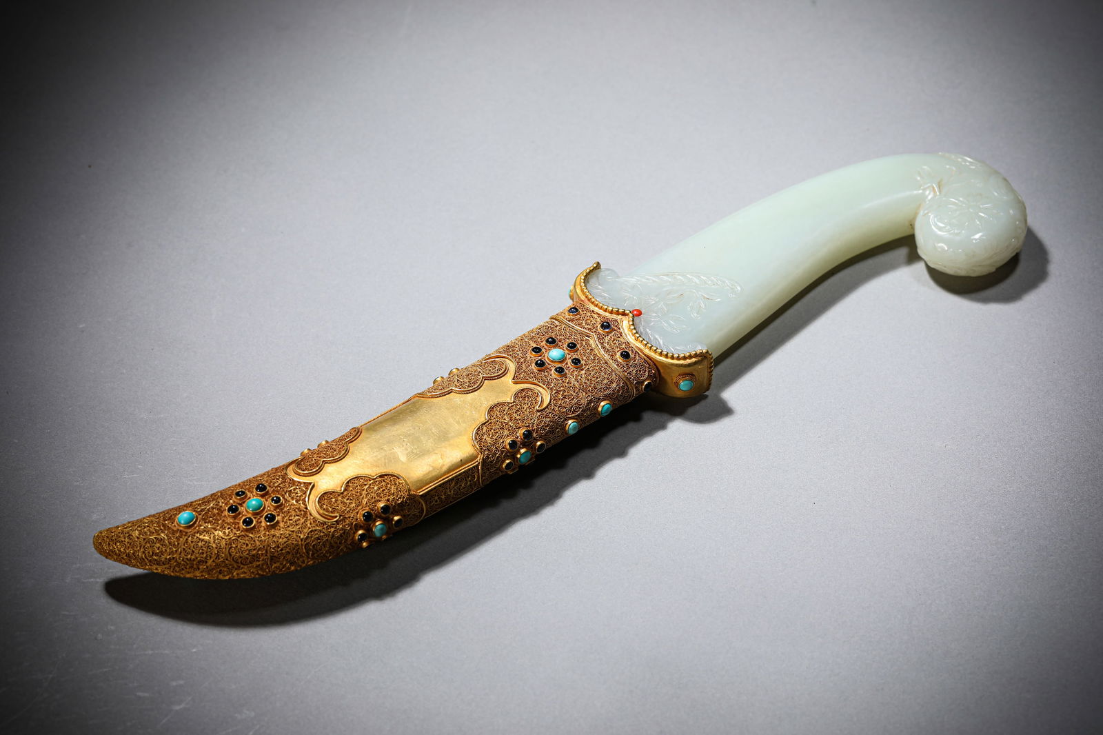 A GILT-BRONZE AND JADE-HILTED DAGGER: A GILT-BRONZE AND JADE-HILTED DAGGER Dimensions: Length: 28.8 cm (11.34 in) x Width: 5.2 cm (2.05 in). All measurements are approximate.