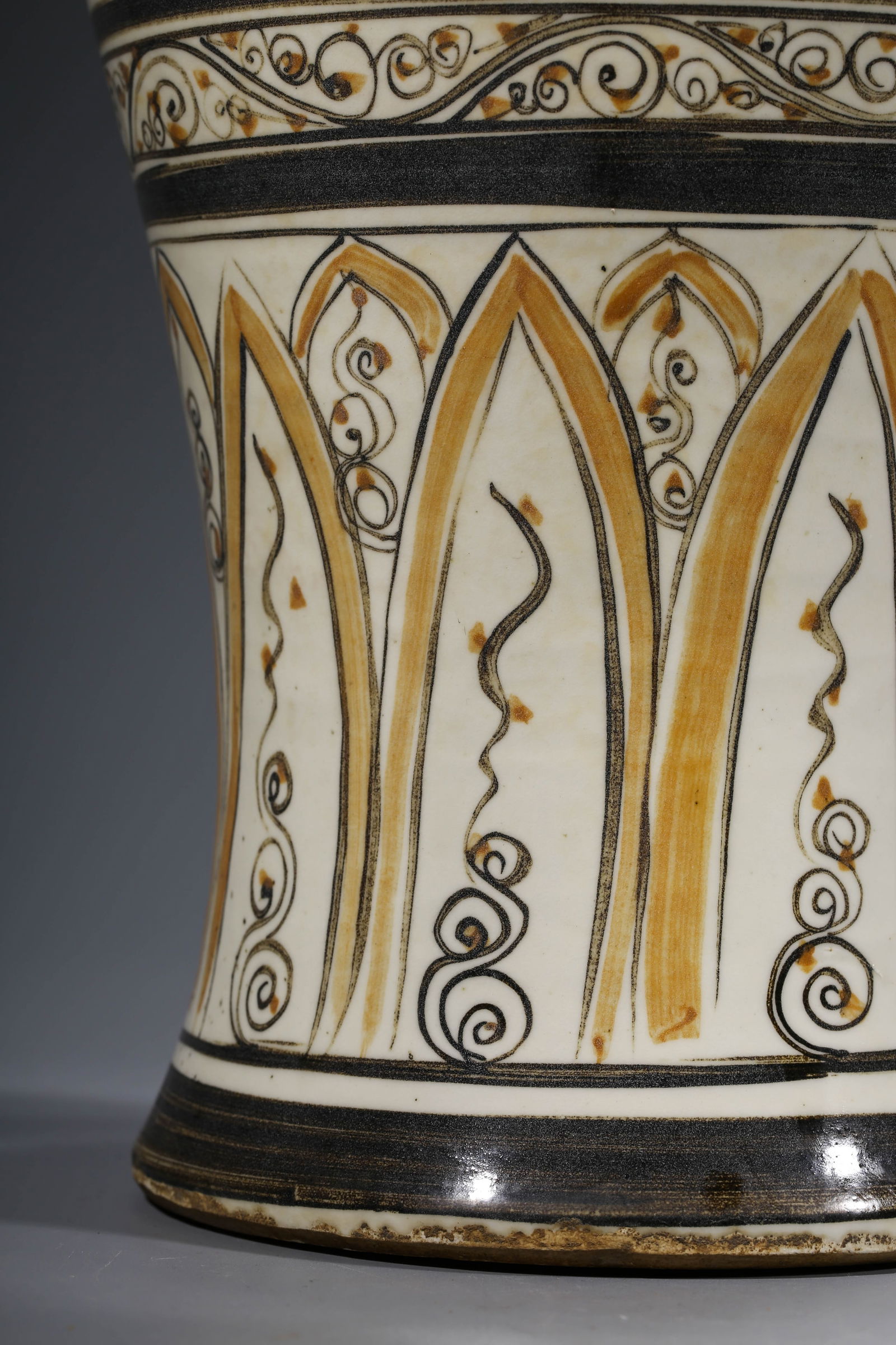 A CIZHOU-TYPE STOOL - 8