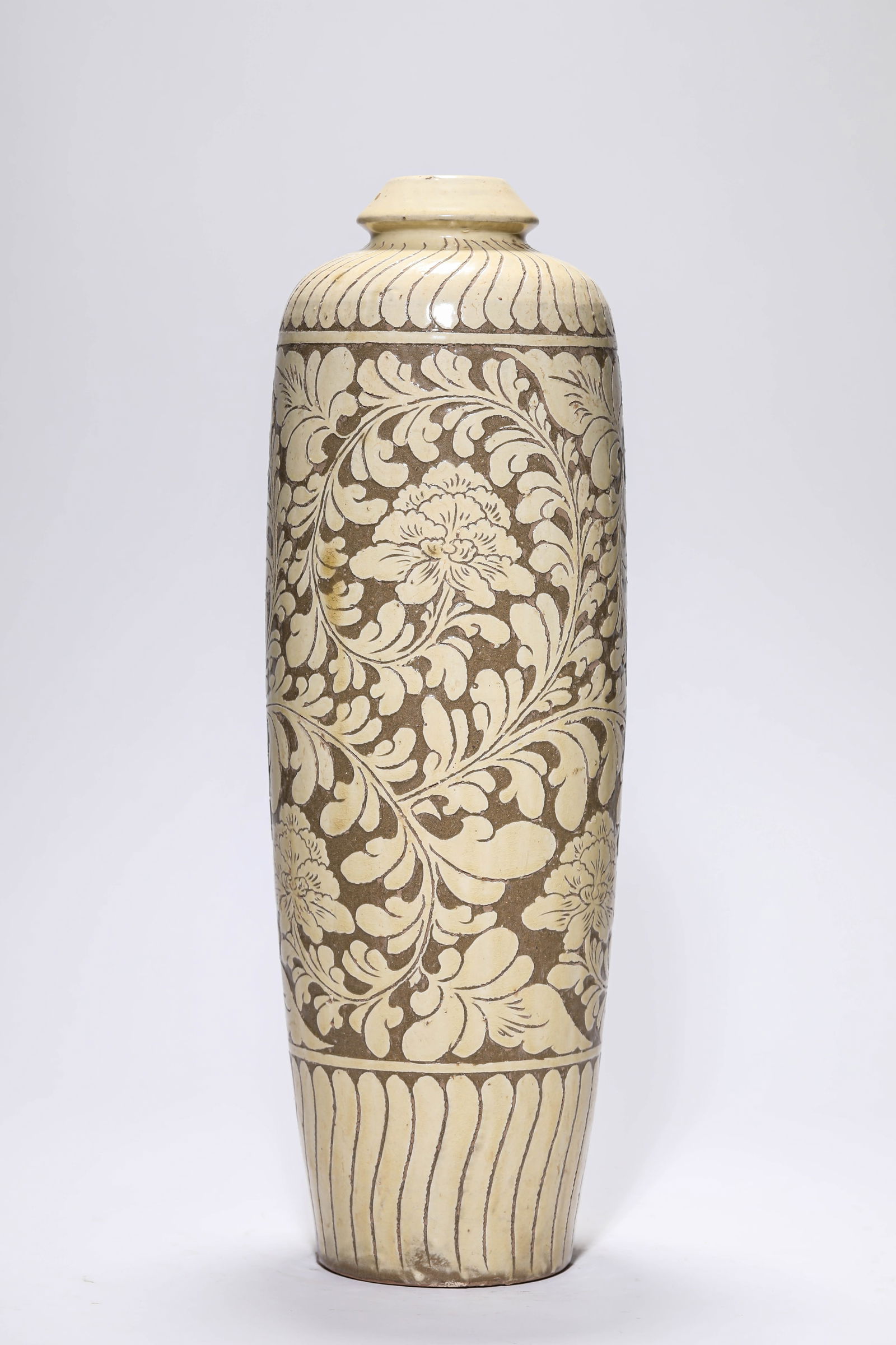 A CIZHOU-TYPE MEIPING: A CIZHOU-TYPE MEIPING Dimensions: Width: 14.0 cm (5.51 in) x Height: 44.7 cm (17.60 in). All measurements are approximate.