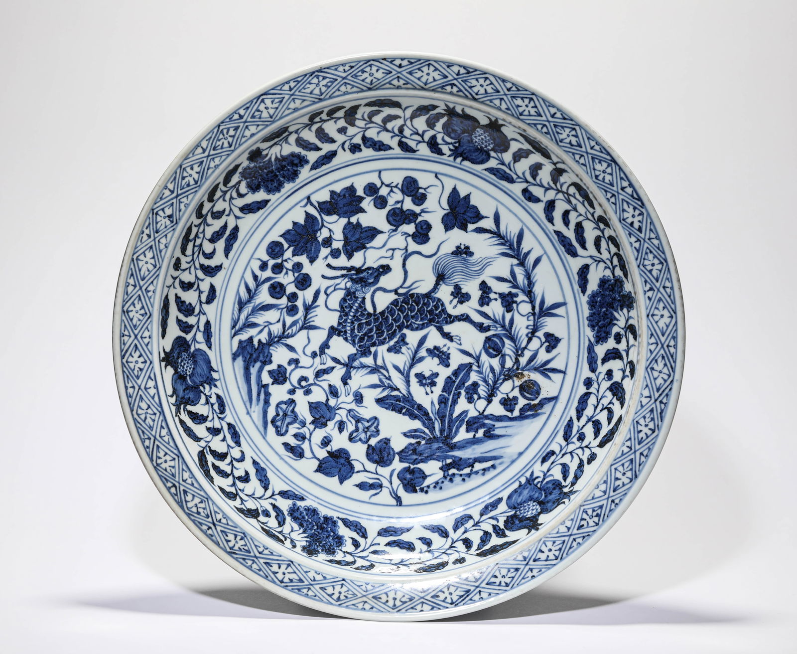 A BLUE AND WHITE 'AUSPICIOUS BEAST' DISH (1 of 5)