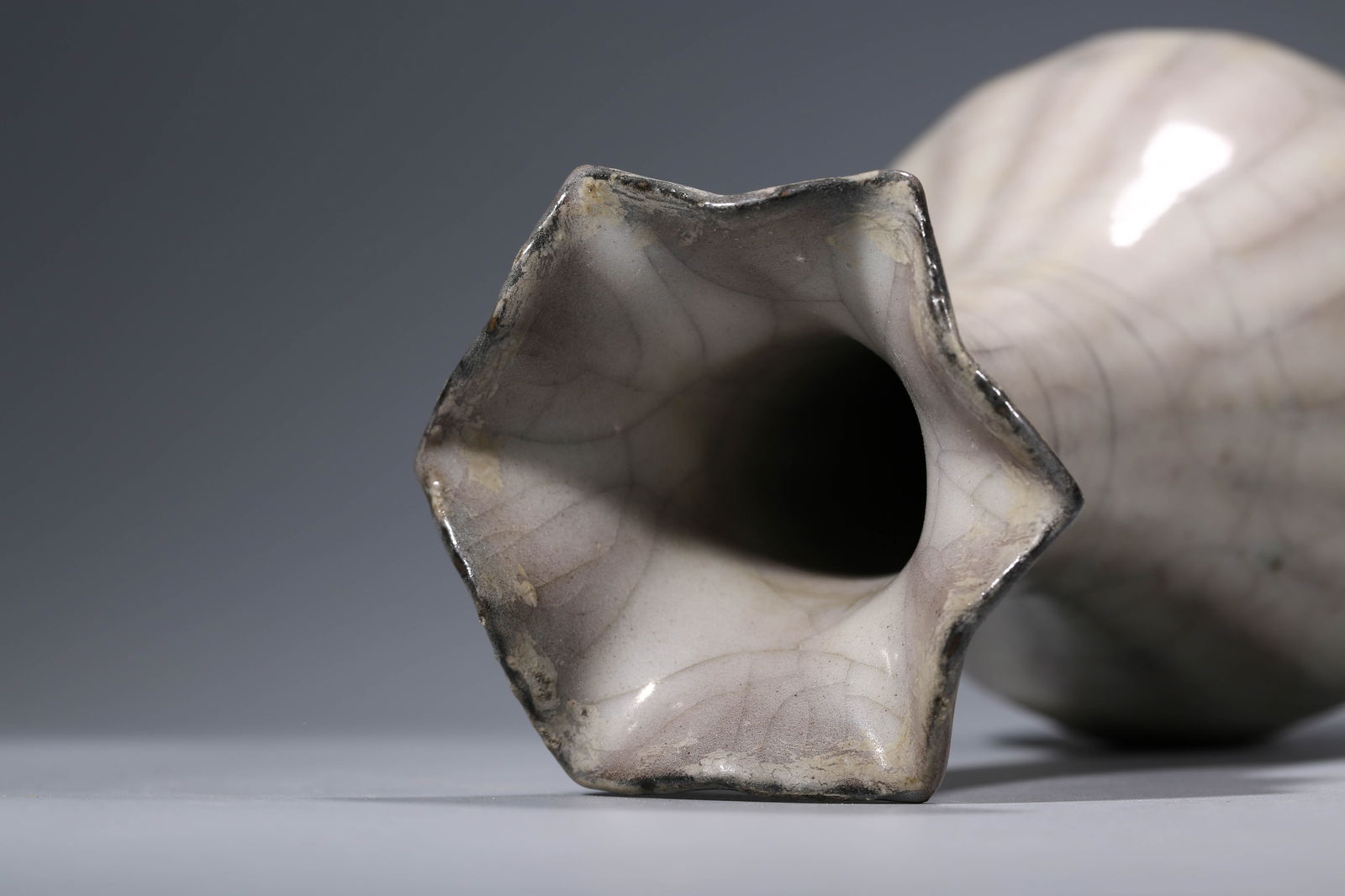 A GUAN-TYPE VASE - 5