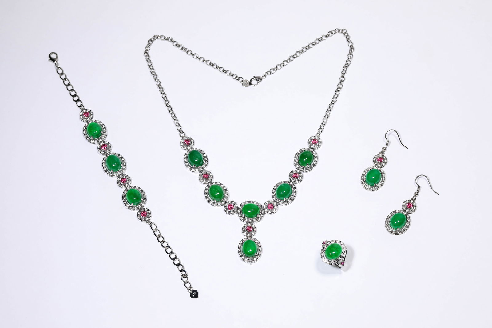 A SET OF JADEITE JEWELRY: A SET OF JADEITE JEWELRY Dimensions: Width: 1.8 cm (0.71 in).Width: 1.5 cm (0.59 in). Length: 20.7 cm (8.15 in) x Width: 1.5 cm (0.59 in). Length: 26.3 cm (10.35 in) x Width: 5.5 cm (2.17 in). All