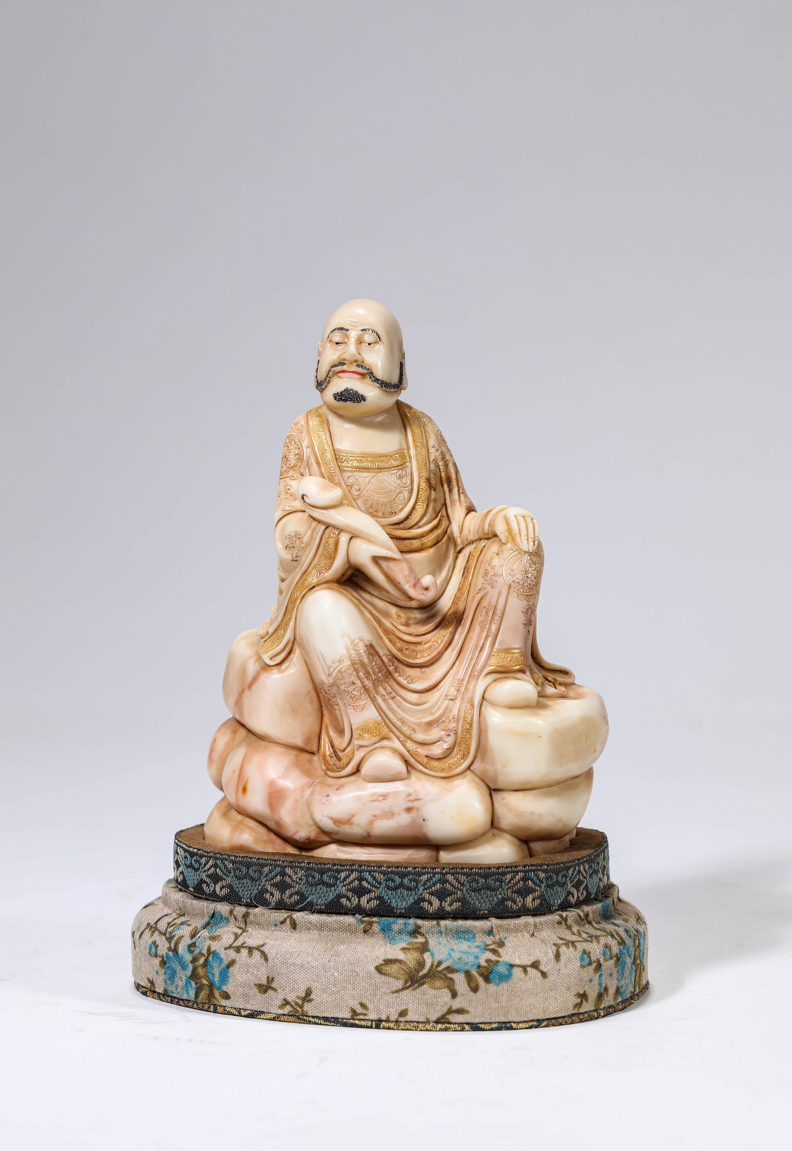 A ROSE QUARTZ FIGURE OF AN ARHAT: A ROSE QUARTZ FIGURE OF AN ARHAT Dimensions: Length: 8.1 cm (3.19 in) x Width: 5.8 cm (2.28 in) x Height: 11.1 cm (4.37 in). All measurements are approximate.