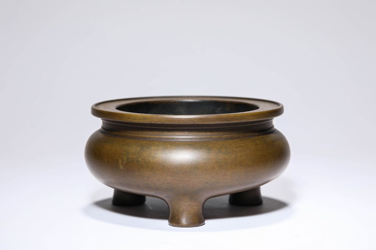 A BRONZE CENSER: A BRONZE CENSER Dimensions: Weight: 2050g. Width: 15.3 cm (6.02 in) x Height: 7.9 cm (3.11 in). All measurements are approximate.