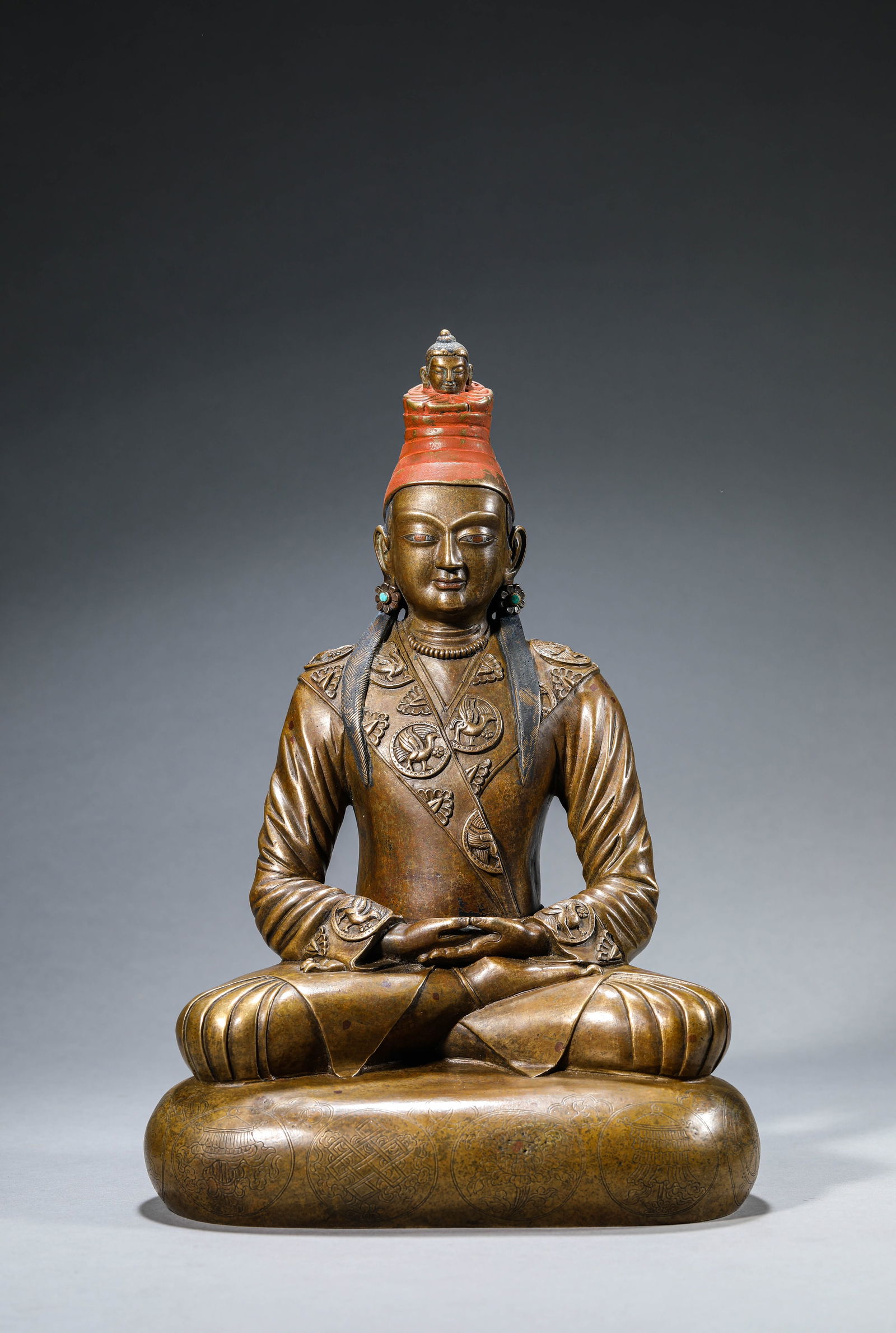 AN ALLOY BRONZE AND SILVER-INLAID TIBETAN FIGURE OF KING SONGTSEN GAMPO (1 of 10)