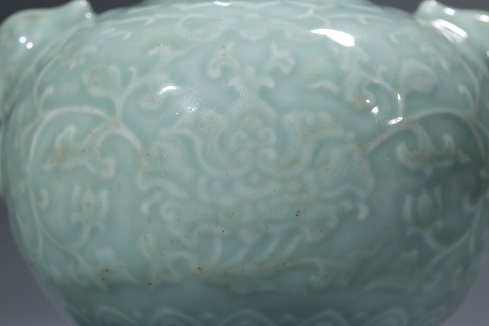 A CELADON-GLAZED 'RELIEF-DECORATED' JAR - 5