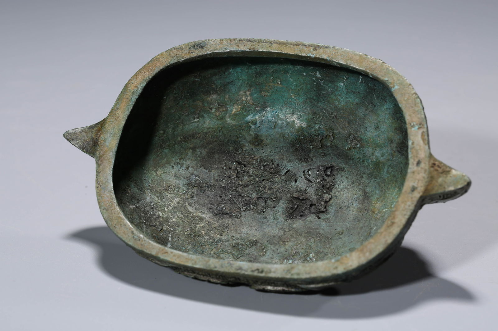 A BRONZE 'EAGLE-BEAK' ZUN - 9