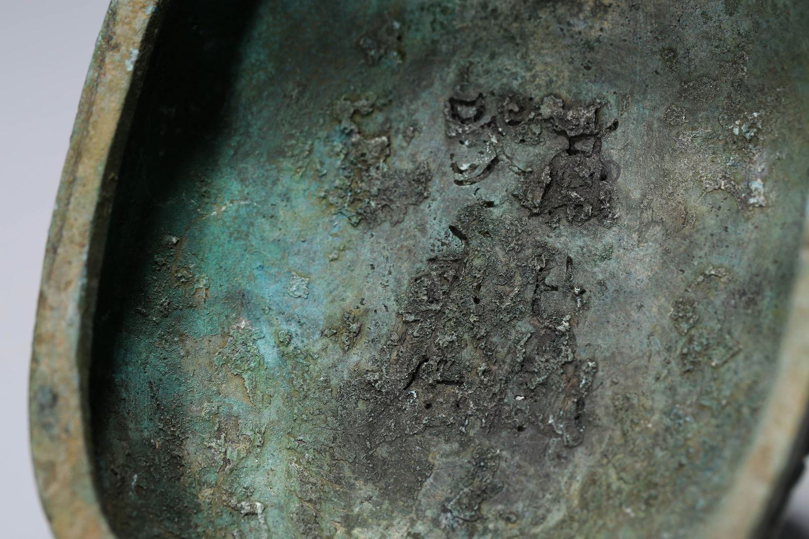 A BRONZE 'EAGLE-BEAK' ZUN - 10