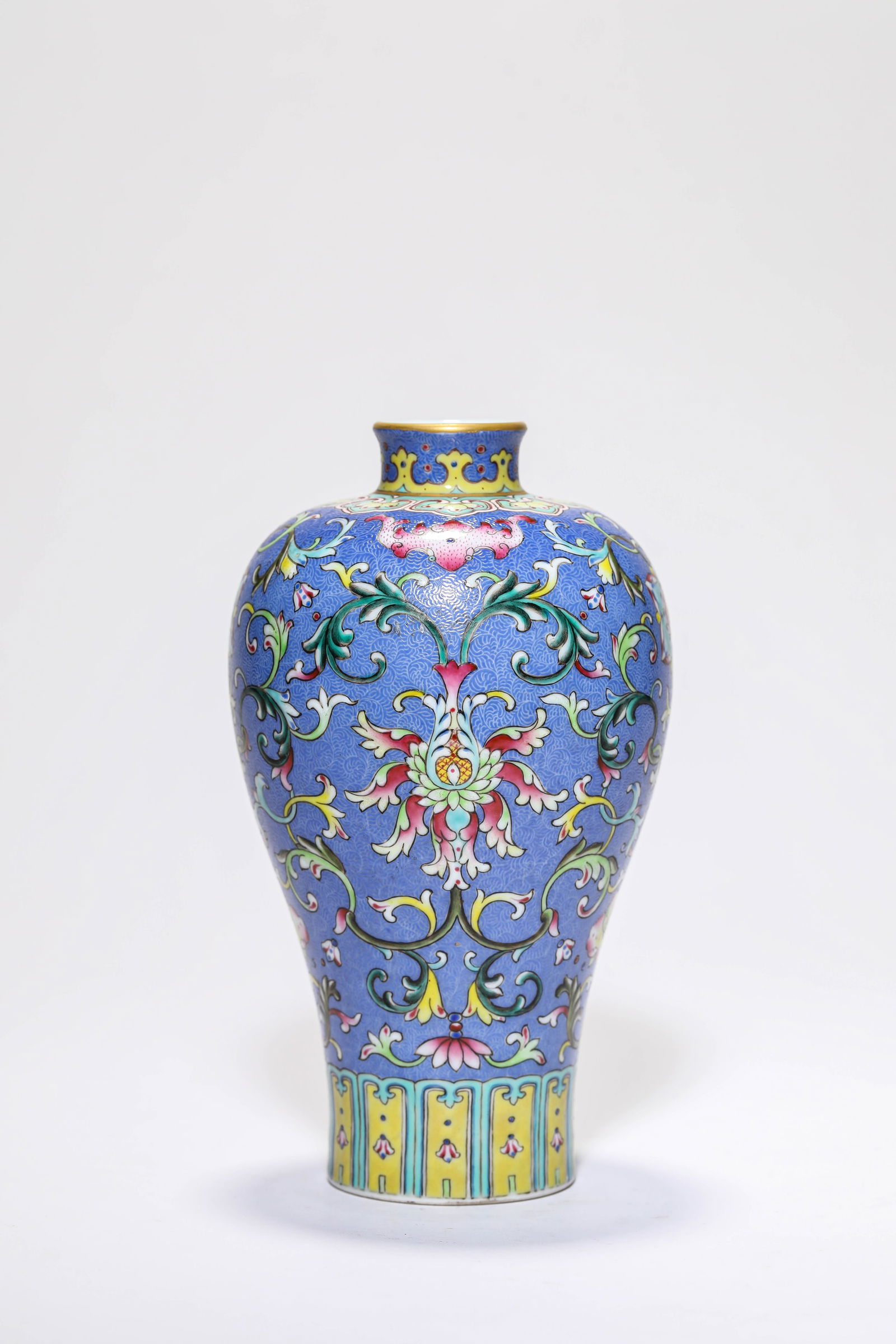 A YANGCAI 'INTERLOCKING LOTUS' MEIPING: A YANGCAI 'INTERLOCKING LOTUS' MEIPING Dimensions: Width: 10.0 cm (3.94 in) x Height: 17.2 cm (6.77 in). All measurements are approximate.