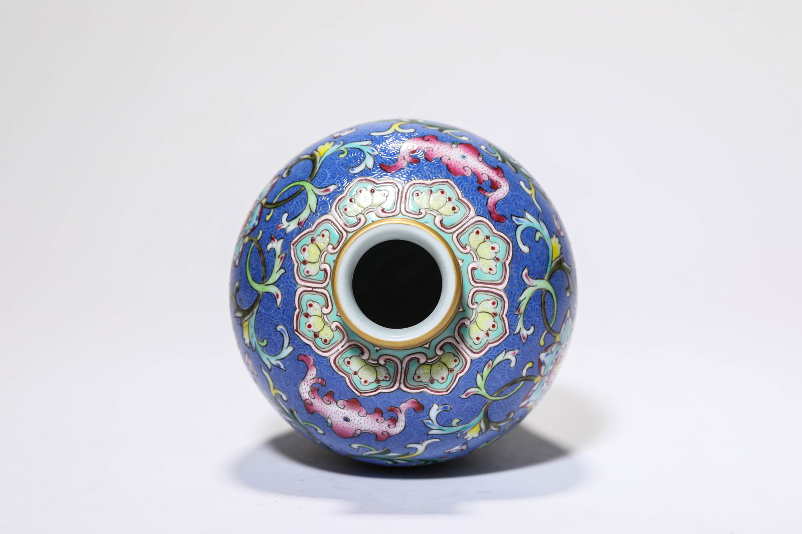 A YANGCAI 'INTERLOCKING LOTUS' MEIPING - 3