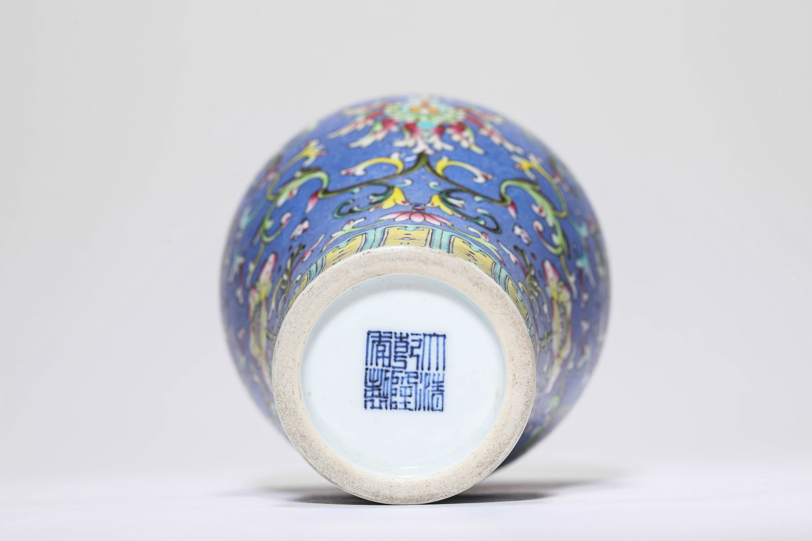 A YANGCAI 'INTERLOCKING LOTUS' MEIPING - 4