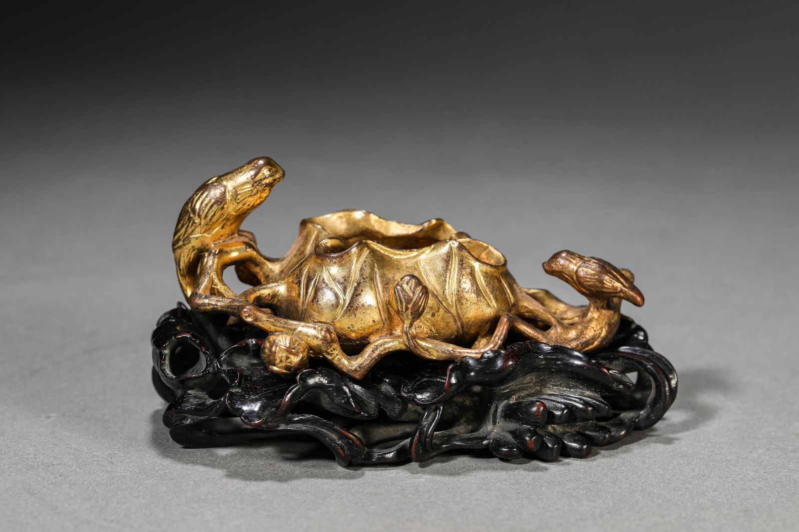 A BRONZE WATER POT (1 of 7)