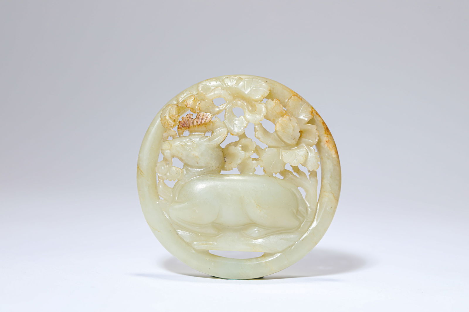 A JADE CENSER FINIAL: A JADE CENSER FINIAL Dimensions: Width: 7.2 cm (2.83 in). All measurements are approximate.