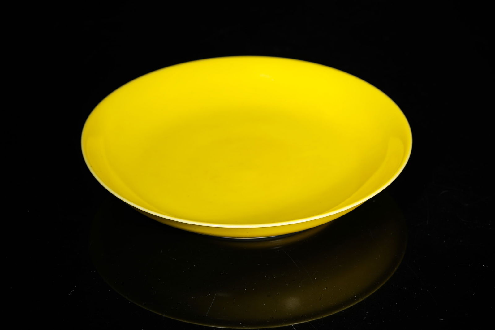 A LEMON-YELLOW-GLAZED DISH - 2