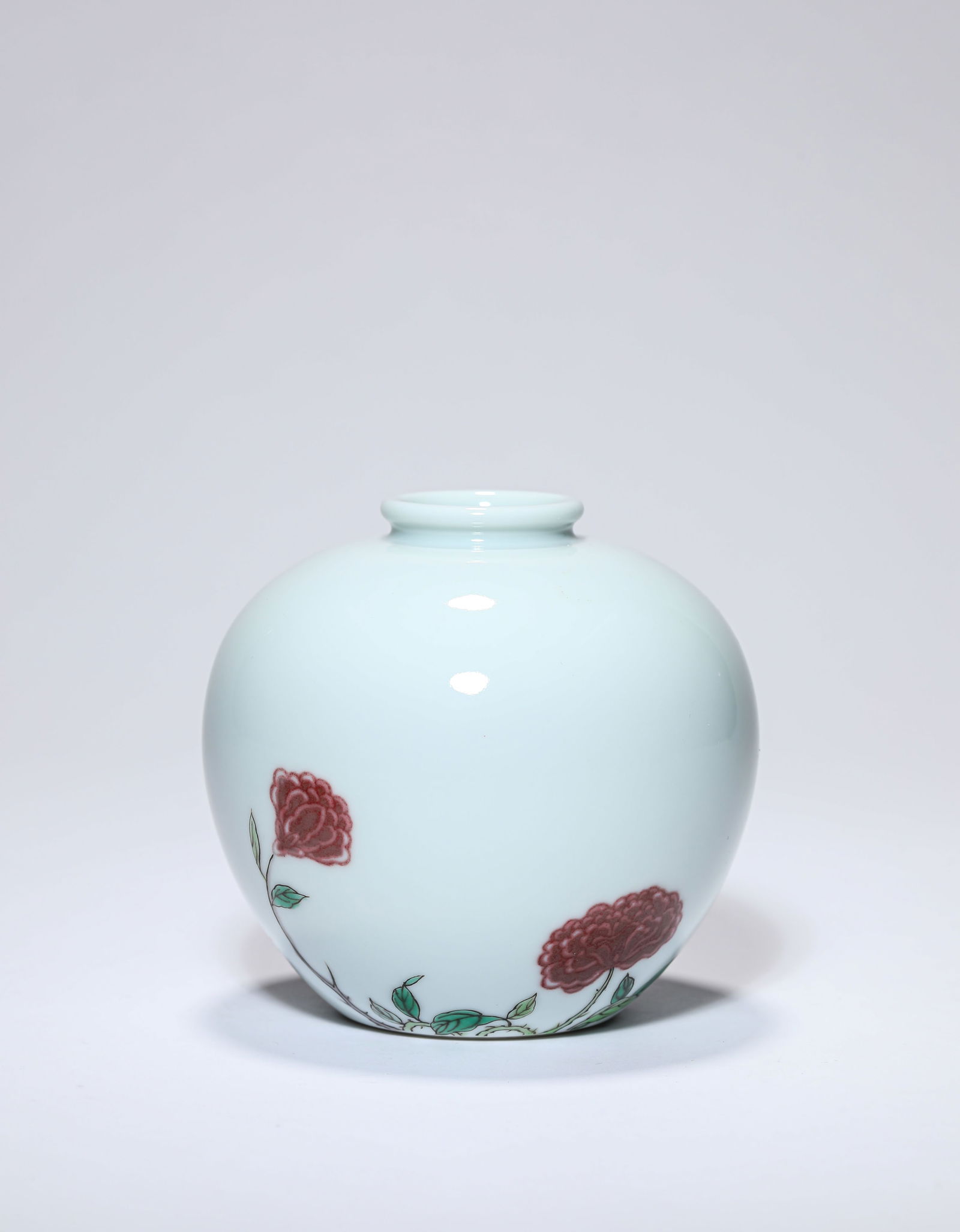 AN UNDERGLAZE-RED 'FLORAL' JAR (1 of 3)