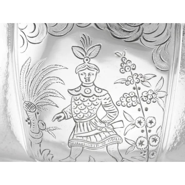 ANTIQUE EDWARDIAN STERLING SILVER MONTEITH BOWL (1905): ANTIQUE EDWARDIAN STERLING SILVER MONTEITH BOWL (1905)Description:This exquisite Edwardian sterling silver bowl features a large Monti style design with an outwardly extended base. The bowl itself is