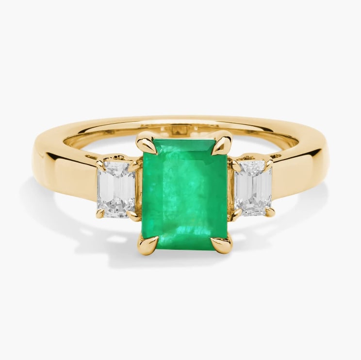 EMERALD CUT EMERALD AND DIAMOND RING IN 14K YELLOW GOLD (8X6MM): EMERALD CUT EMERALD AND DIAMOND RING IN 14K YELLOW GOLD (8X6MM)Description:A gorgeously green emerald-cut emerald takes centre stage in this stunning ring, with an emerald-cut accent diamond on