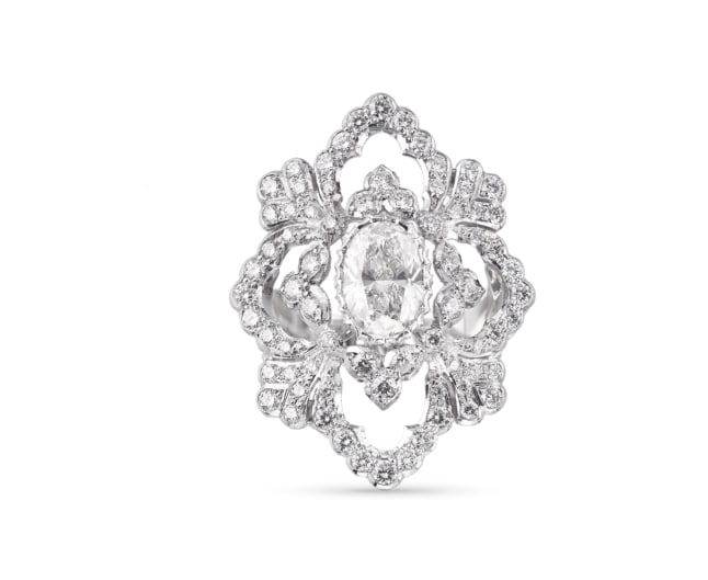 OPERA HIGH JEWELLERY WHITE GOLD DIAMOND RING: OPERA HIGH JEWELLERY WHITE GOLD DIAMOND RING Description: The ring is designed with alternating white gold and diamond garlands and fan-shaped patterns. The word "rigato" is engraved on the side, and
