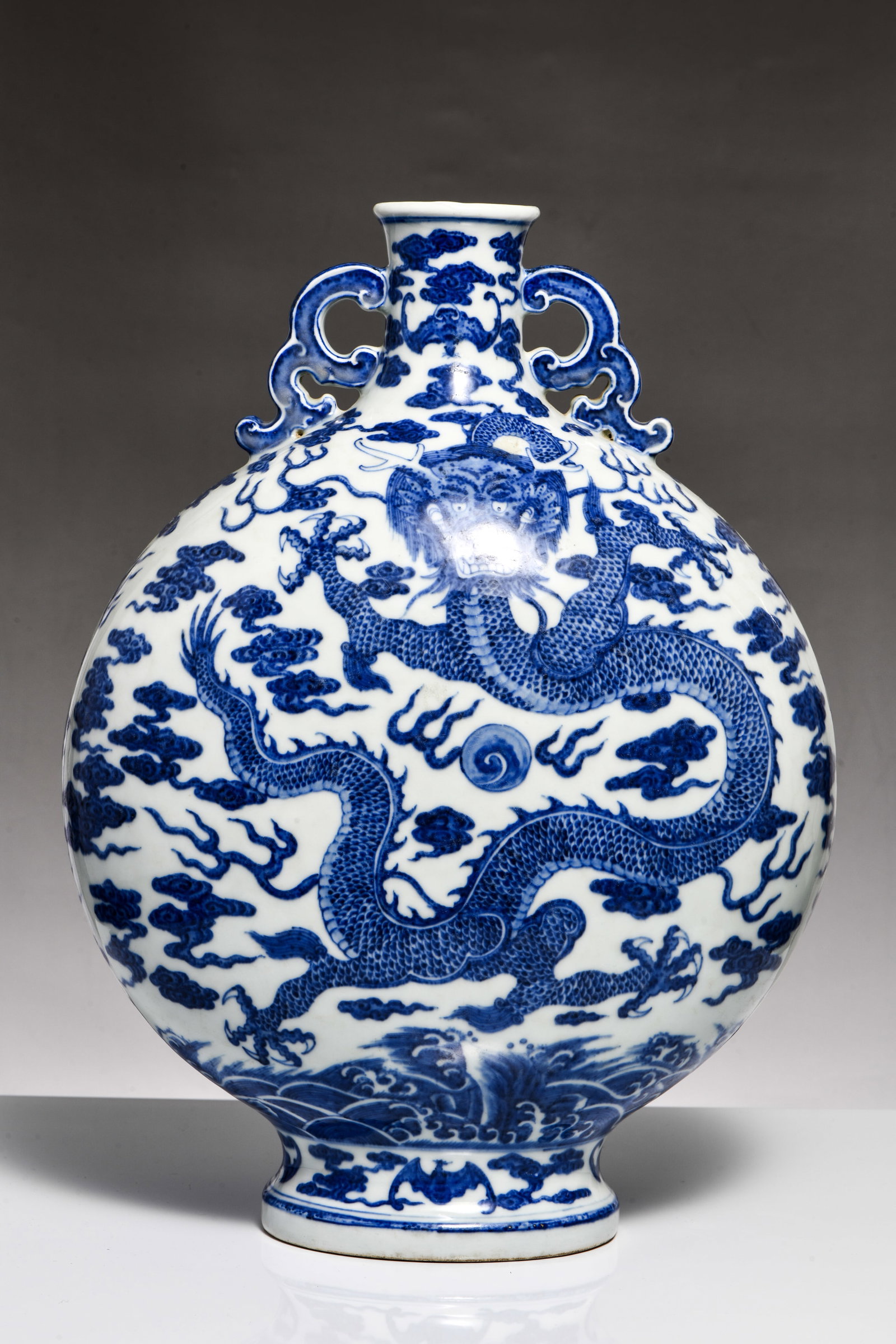 BLUE AND WHITE DRAGON-PATTERN MOON-SHAPED VASE, MADE IN THE YEAR OF QIANLONG OF THE QING DYNASTY: BLUE AND WHITE DRAGON-PATTERN MOON-SHAPED VASE, MADE IN THE YEAR OF QIANLONG OF THE QING DYNASTY Description: Width: 27 cm Height: 37 cm