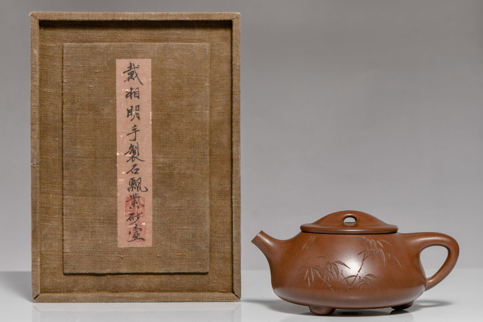 PORCELAIN POT: PORCELAIN POT Description: Width: 13.5 cm Height: 6.5 cm