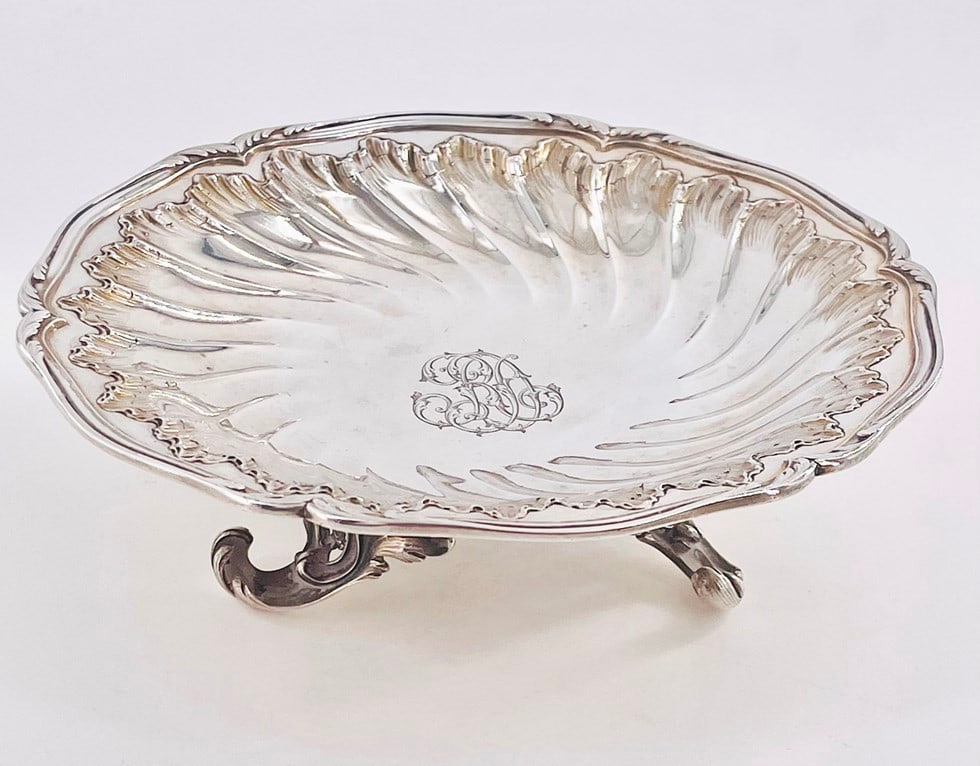 COUPE SUR PIED EN ARGENT MASSIF DE STYLE ROCAILLE. (1 of 1)