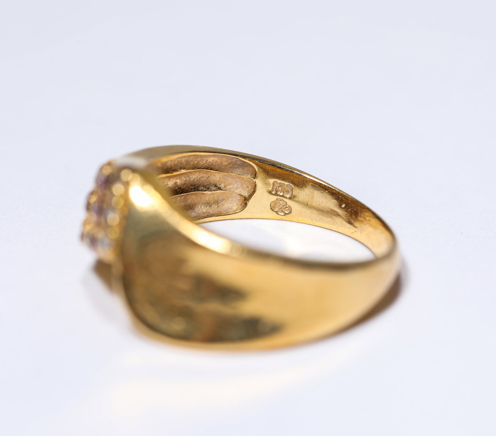 A RUBY AND GOLD RING - 3