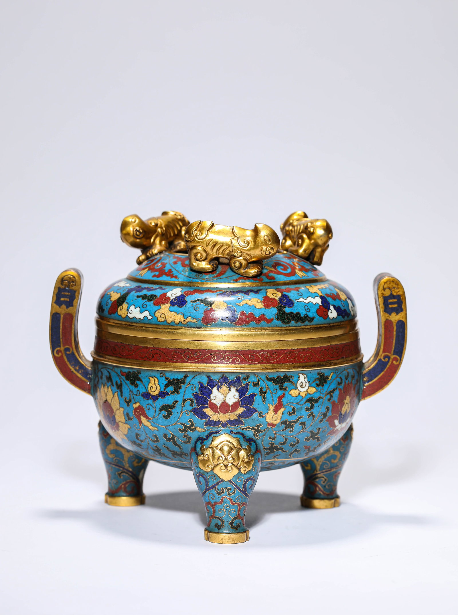 A CLOISONNé ENAMEL 'FLORAL' CENSER: A CLOISONNé ENAMEL 'FLORAL' CENSER Dimensions: Weight: 1571g. Length: 19.3 cm (7.60 in) x Width: 14.7 cm (5.79 in) x Height: 16.6 cm (6.54 in). All measurements are approximate.