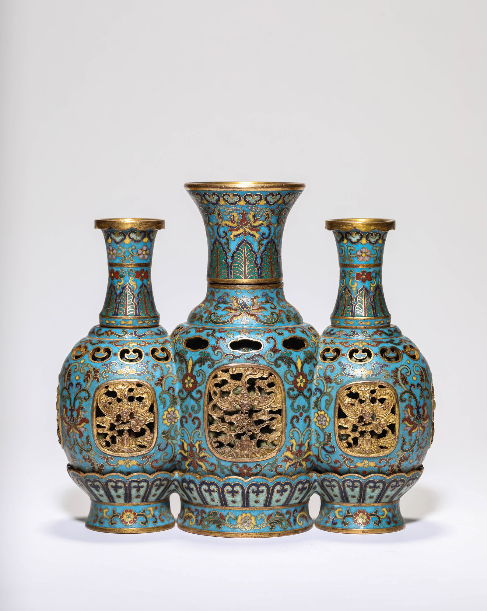 A CLOISONNé ENAMEL 'BAT AND SHOU RESERVES' TRIPLE REVOLVING VASE: A CLOISONNé ENAMEL 'BAT AND SHOU RESERVES' TRIPLE REVOLVING VASE Dimensions: Weight: 1372g. Length: 17.0 cm (6.69 in) x Width: 7.4 cm (2.91 in) x Height: 15.5 cm (6.10 in). All measurements are